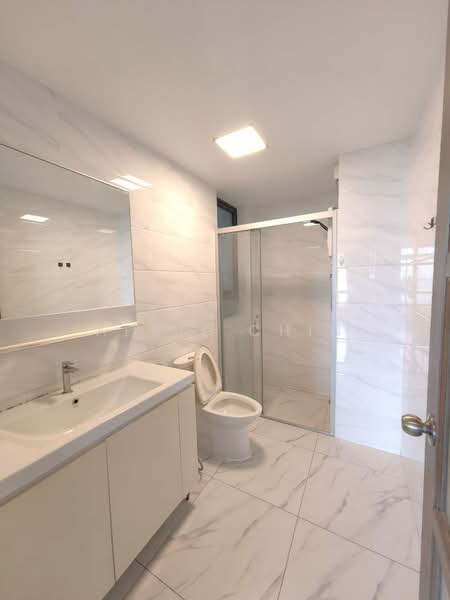 Apartment for Rent at Starview Bay @ Forest City - April Chin - Bathroom - PropertyGuru.com.my