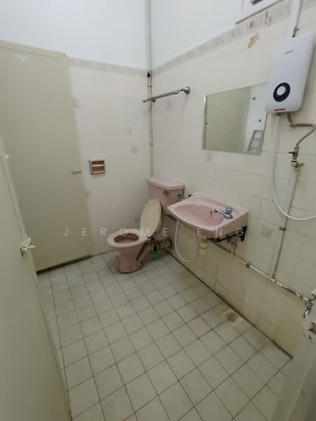 2-storey Terraced House for Rent in Kampung Sungai Nibong (Bayan Lepas) - Jerome Eng - Bathroom - PropertyGuru.com.my