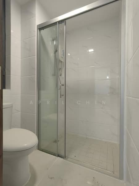 Pangsapuri untuk Disewa di Starview Bay @ Forest City - April Chin - Bathroom - PropertyGuru.com.my