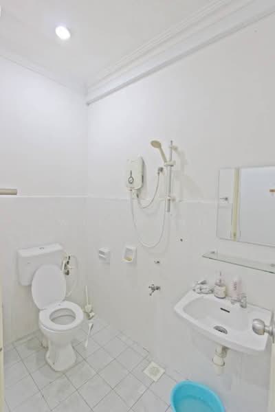 1-storey Terraced House for Sale in Bandar Putra (Kulai) - Wil Mong - Bathroom - PropertyGuru.com.my