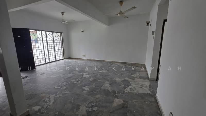 Rumah Teres 2-Tingkat untuk Dijual di Taman Sri Andalas (Klang) - Surendran Karapiah - Living Room - PropertyGuru.com.my