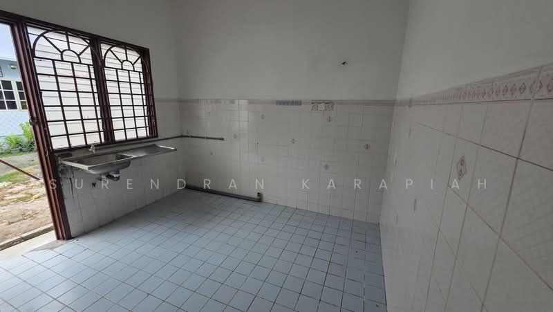 Rumah Teres 2-Tingkat untuk Dijual di Taman Sri Andalas (Klang) - Surendran Karapiah - Kitchen - PropertyGuru.com.my