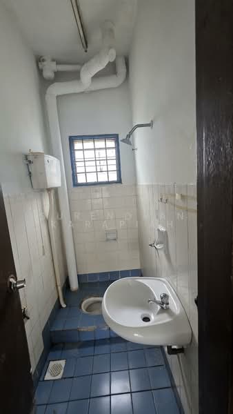 Rumah Teres 2-Tingkat untuk Dijual di Taman Sri Andalas (Klang) - Surendran Karapiah - Bathroom - PropertyGuru.com.my