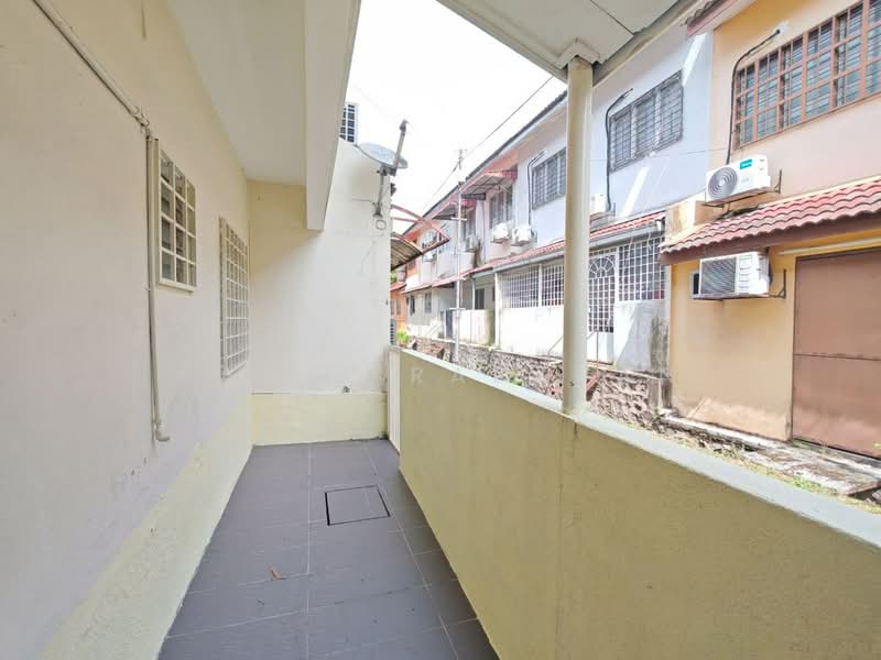 Rumah Teres 2-Tingkat untuk Disewa di Taman Bukit Mewah Fasa 8a (Kajang) - Kamil Radzuan - Balcony - PropertyGuru.com.my
