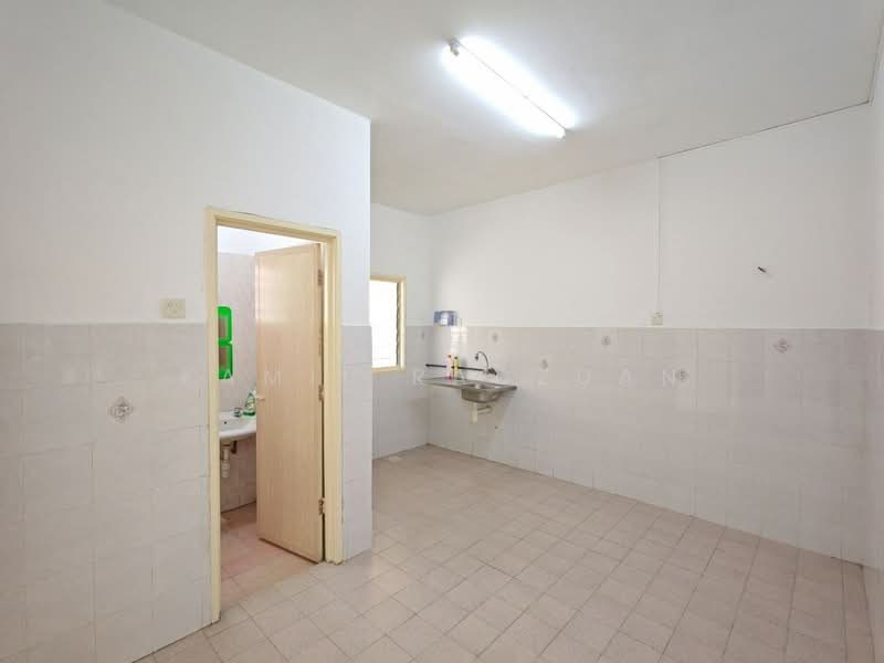 Rumah Teres 2-Tingkat untuk Disewa di Taman Bukit Mewah Fasa 8a (Kajang) - Kamil Radzuan - Kitchen - PropertyGuru.com.my