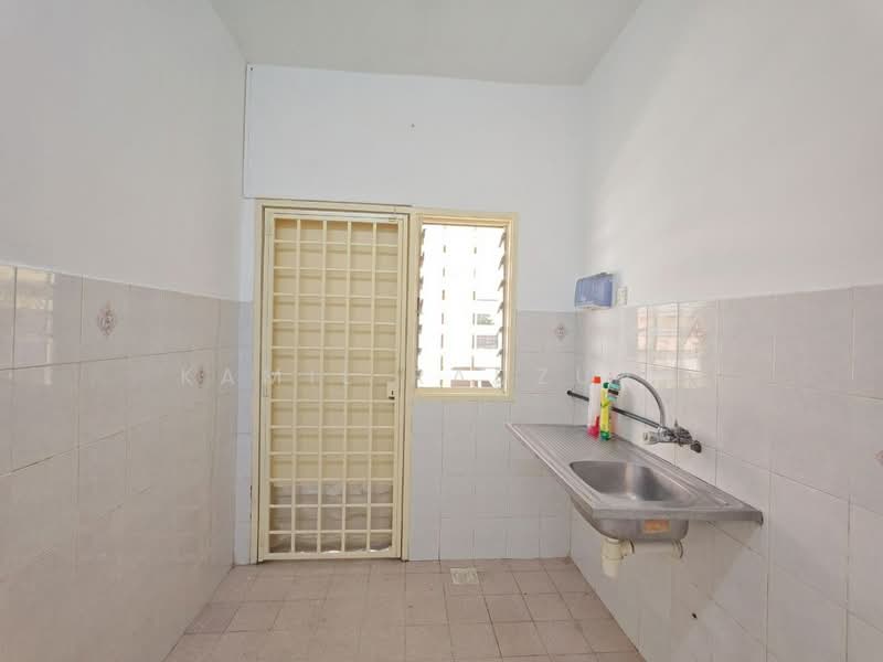 Rumah Teres 2-Tingkat untuk Disewa di Taman Bukit Mewah Fasa 8a (Kajang) - Kamil Radzuan - Kitchen - PropertyGuru.com.my