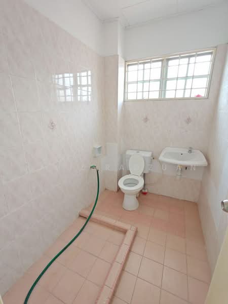 Rumah Teres 2-Tingkat untuk Disewa di Taman Bukit Mewah Fasa 8a (Kajang) - Kamil Radzuan - Bathroom - PropertyGuru.com.my