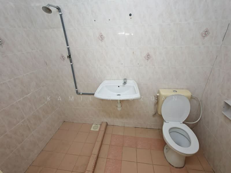 Rumah Teres 2-Tingkat untuk Disewa di Taman Bukit Mewah Fasa 8a (Kajang) - Kamil Radzuan - Bathroom - PropertyGuru.com.my