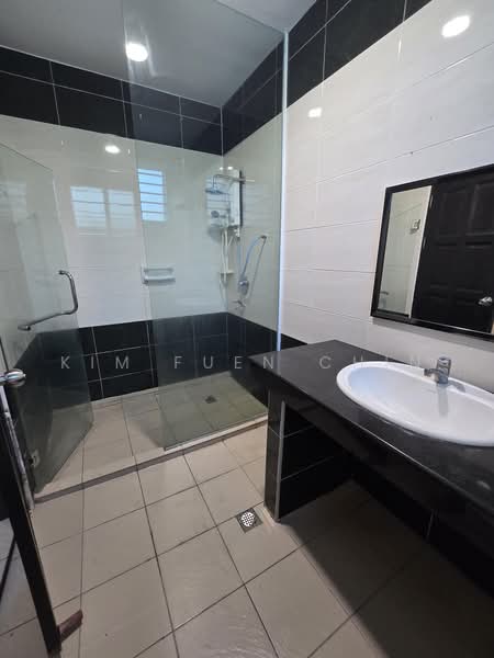 Rumah Berkembar untuk Disewa di Kota Kinabalu (Sabah) - Kim Fuen Chin - Bathroom - PropertyGuru.com.my