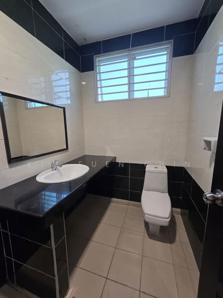 Rumah Berkembar untuk Disewa di Kota Kinabalu (Sabah) - Kim Fuen Chin - Bathroom - PropertyGuru.com.my