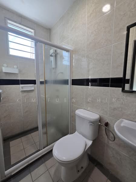 Rumah Berkembar untuk Disewa di Kota Kinabalu (Sabah) - Kim Fuen Chin - Bathroom - PropertyGuru.com.my