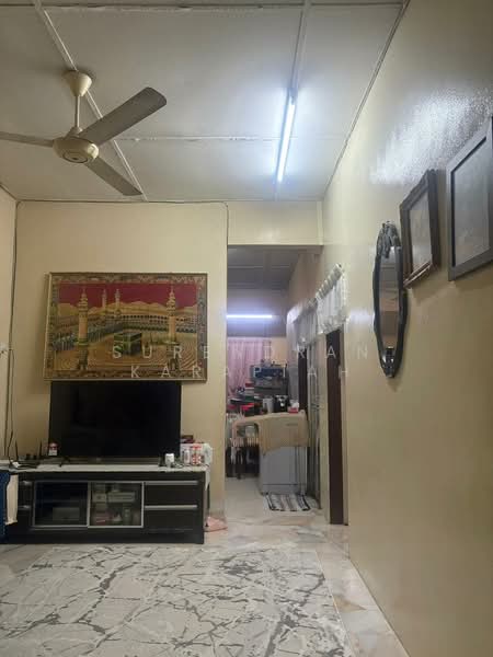 Rumah Teres 1-Tingkat untuk Dijual di Taman Sentosa (Klang) - Surendran Karapiah - Living Room - PropertyGuru.com.my