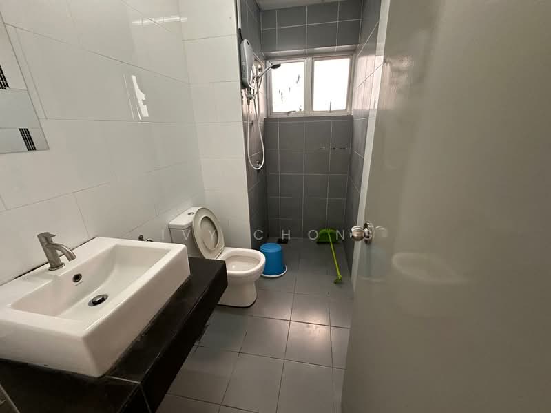 Kondominium untuk Dijual di The Wharf Residence - Ivy Chong - Bathroom - PropertyGuru.com.my