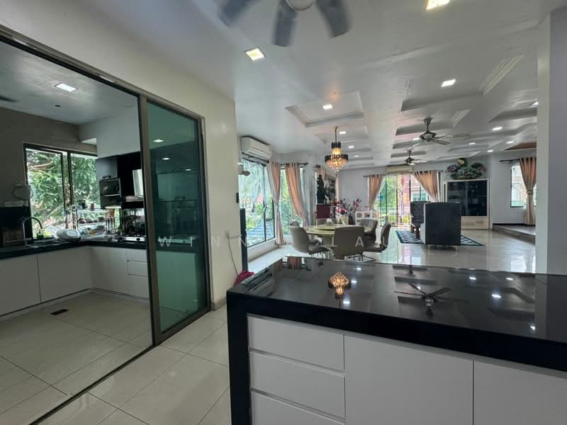 Cluster House for Sale in Austin Heights (Tebrau) - Winnie Lau - Kitchen - PropertyGuru.com.my
