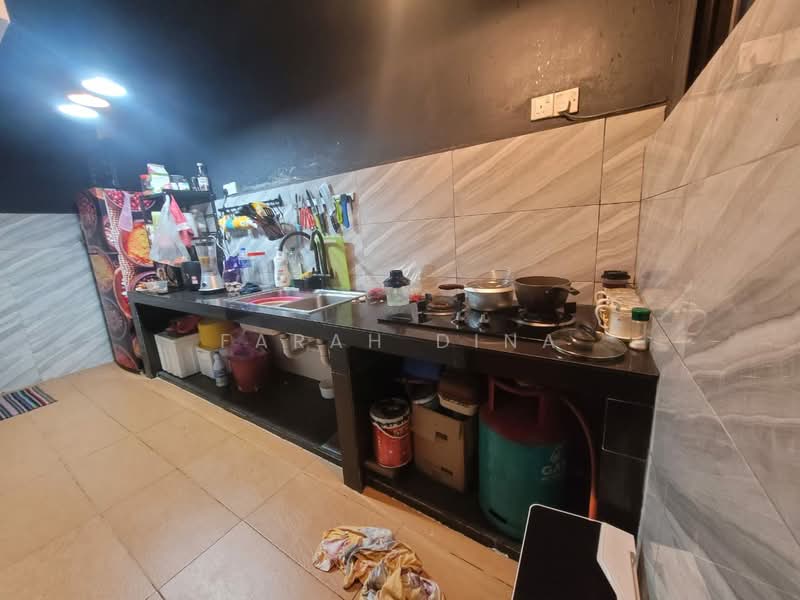 Pangsapuri untuk Dijual di Dataran Otomobil - Farah Dina - Kitchen - PropertyGuru.com.my