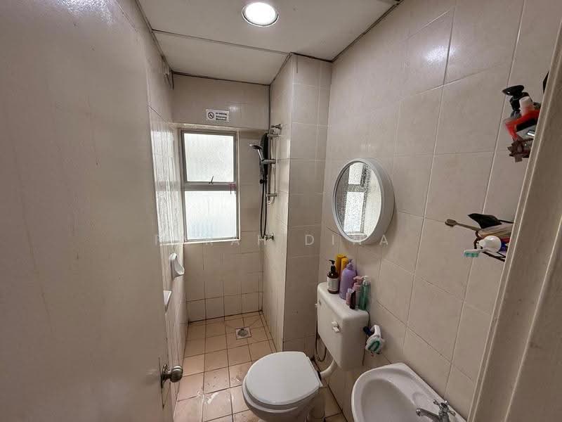 Pangsapuri untuk Dijual di Dataran Otomobil - Farah Dina - Bathroom - PropertyGuru.com.my