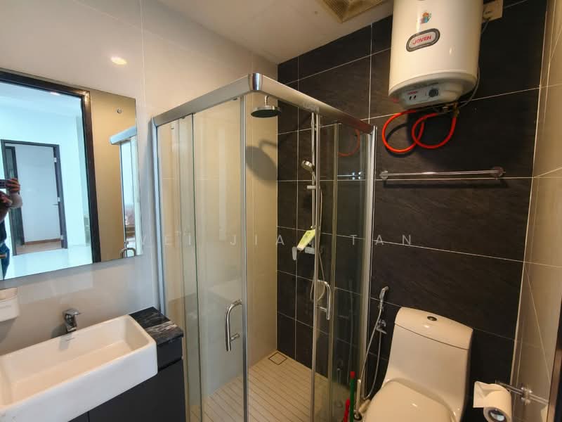 Condominium for Rent at Royal Strand @ Country Garden Danga Bay - Wei Jian Tan - Bathroom - PropertyGuru.com.my