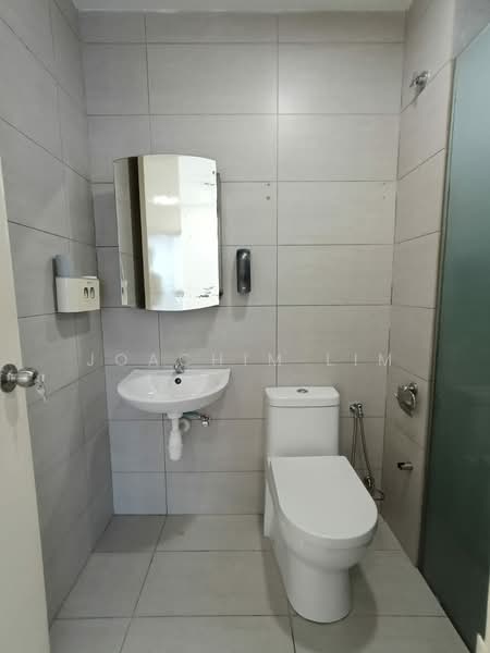 Kediaman Servis untuk Dijual di KL Traders Square - Joachim Lim - Bathroom - PropertyGuru.com.my
