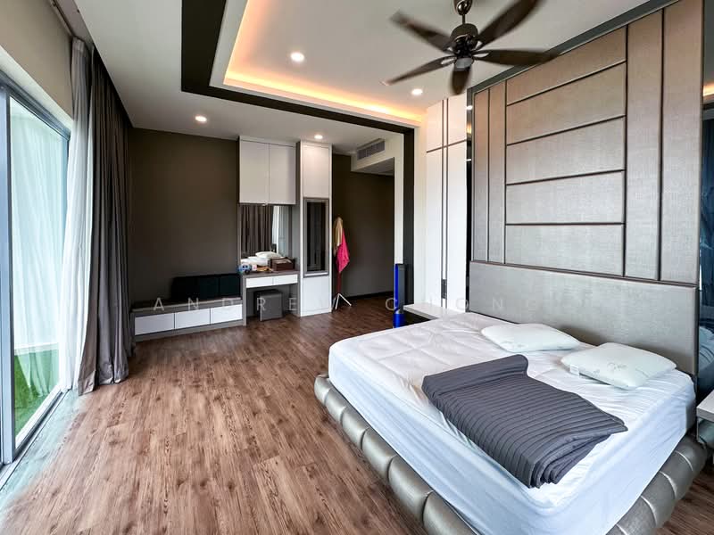 Kondominium untuk Disewa di Infinity Beachfront Condominium - Andrew Chong - Master Bedroom - PropertyGuru.com.my