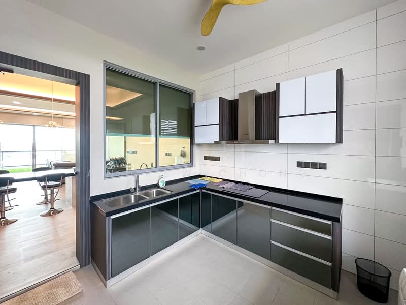 Kondominium untuk Disewa di Infinity Beachfront Condominium - Andrew Chong - Kitchen - PropertyGuru.com.my