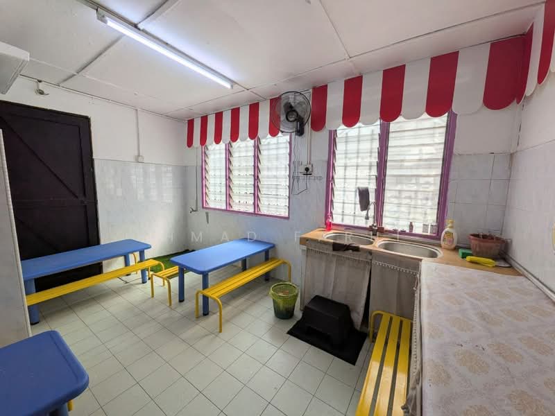 Rumah Teres 2-Tingkat untuk Dijual di Taman Maluri (Cheras) - Ahmad Farhi - Kitchen - PropertyGuru.com.my