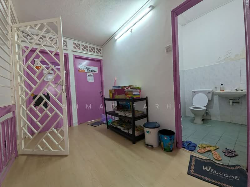 Rumah Teres 2-Tingkat untuk Dijual di Taman Maluri (Cheras) - Ahmad Farhi - Bathroom - PropertyGuru.com.my