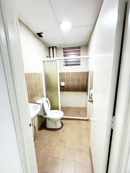 Pangsapuri untuk Dijual di Goodview Heights - Gudrotullah Ikhwan - Bathroom - PropertyGuru.com.my