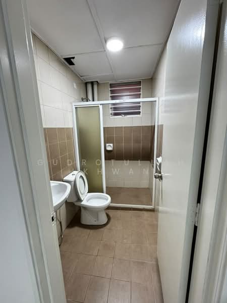 Pangsapuri untuk Dijual di Goodview Heights - Gudrotullah Ikhwan - Bathroom - PropertyGuru.com.my