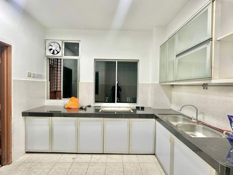 Pangsapuri untuk Dijual di Vistana Mahkota - Azri Zabidin - Kitchen - PropertyGuru.com.my