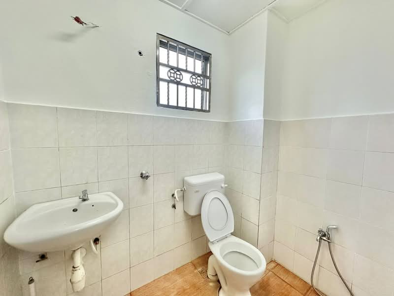 Pangsapuri untuk Dijual di Vistana Mahkota - Azri Zabidin - Bathroom - PropertyGuru.com.my
