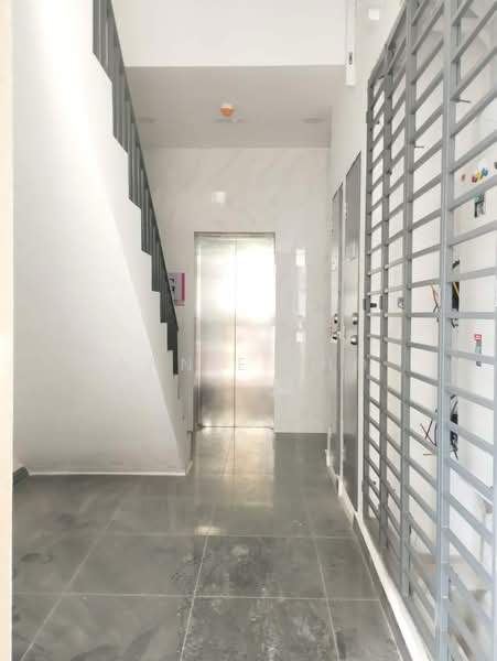 Shop / Office for Rent in Seksyen U13 (Setia Alam) - Annie Kho - Corridor - PropertyGuru.com.my