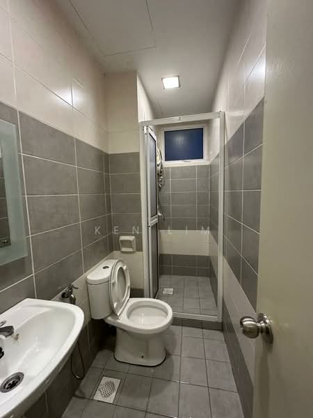 Kondominium untuk Disewa di Sg Long Residence - Ken Lim - Bathroom - PropertyGuru.com.my