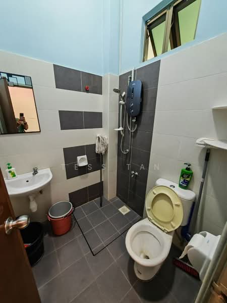 1-storey Terraced House for Sale in Taman Tanjung Minyak (Tanjong Minyak) - Tess Tan - Bathroom - PropertyGuru.com.my