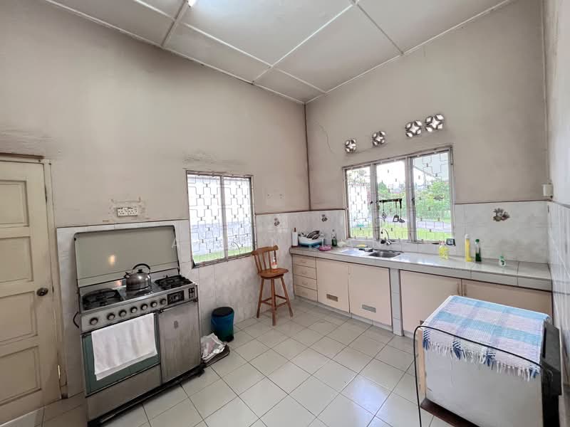Bungalow House untuk Dijual di Seksyen 12 (Petaling Jaya) - Allen Tan - Kitchen - PropertyGuru.com.my