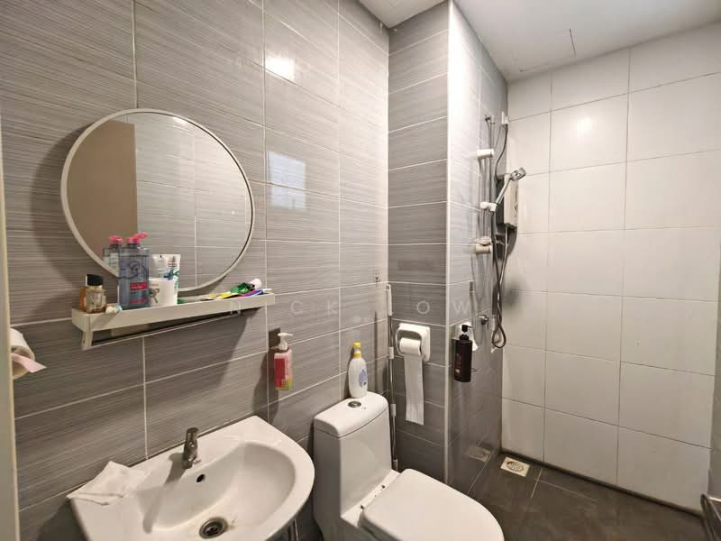 Service Residence for Rent at Sky Oasis Residence (Pangsapuri Oasis 1) - Nick Low - Bathroom - PropertyGuru.com.my