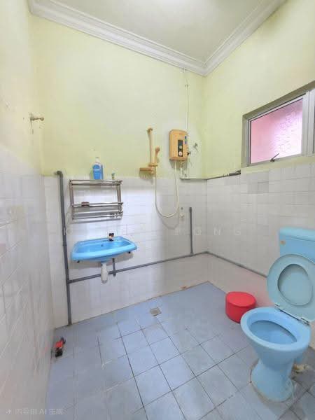 2-storey Terraced House for Sale in Taman Daya (Kepong) - Kathy Pong - Bathroom - PropertyGuru.com.my