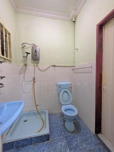 2-storey Terraced House for Sale in Taman Daya (Kepong) - Kathy Pong - Bathroom - PropertyGuru.com.my