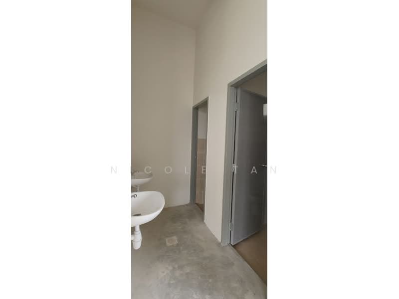 Shop for Rent in Labu (Negeri Sembilan) - Nicole Tan - Bathroom - PropertyGuru.com.my