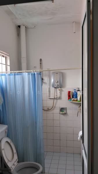 Rumah Teres 2-Tingkat untuk Dijual di Taman Rawang Perdana (Rawang) - Louis Foong - Bathroom - PropertyGuru.com.my