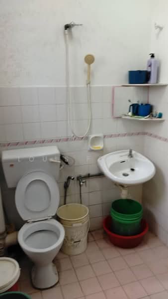 Rumah Teres 2-Tingkat untuk Dijual di Taman Rawang Perdana (Rawang) - Louis Foong - Bathroom - PropertyGuru.com.my