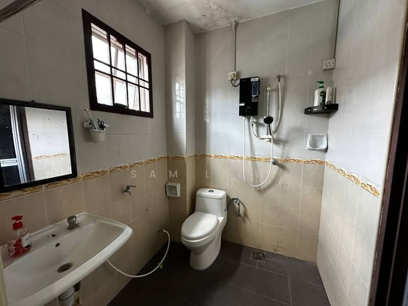 Rumah Teres 2-Tingkat untuk Disewa di Kulai (Johor) - Sam Liew - Bathroom - PropertyGuru.com.my