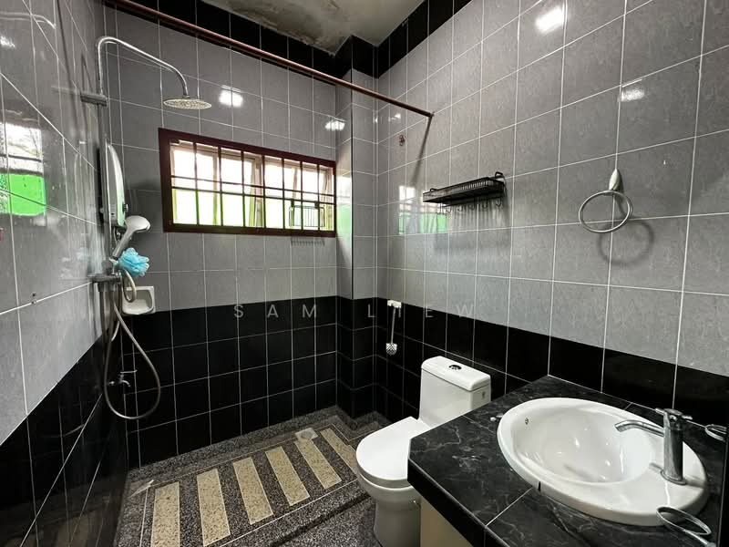 Rumah Teres 2-Tingkat untuk Disewa di Kulai (Johor) - Sam Liew - Bathroom - PropertyGuru.com.my