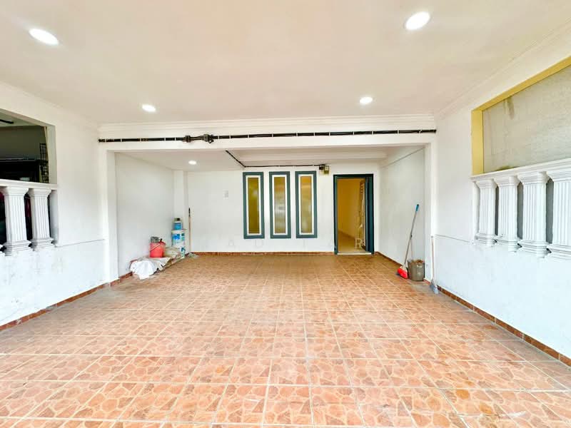 2-storey Terraced House for Sale in Pusat Bandar Putra Permai (Seri Kembangan) - Ahmad Farhi - Entrance - PropertyGuru.com.my