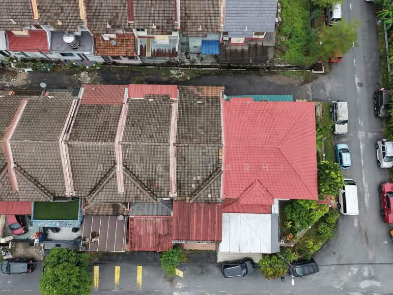 2-storey Terraced House for Sale in Pusat Bandar Putra Permai (Seri Kembangan) - Ahmad Farhi - Exterior - PropertyGuru.com.my
