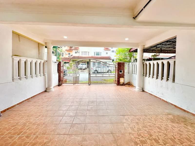 2-storey Terraced House for Sale in Pusat Bandar Putra Permai (Seri Kembangan) - Ahmad Farhi - Exterior - PropertyGuru.com.my