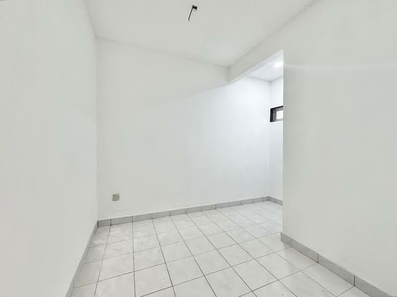 2-storey Terraced House for Sale in Pusat Bandar Putra Permai (Seri Kembangan) - Ahmad Farhi - Interior - PropertyGuru.com.my