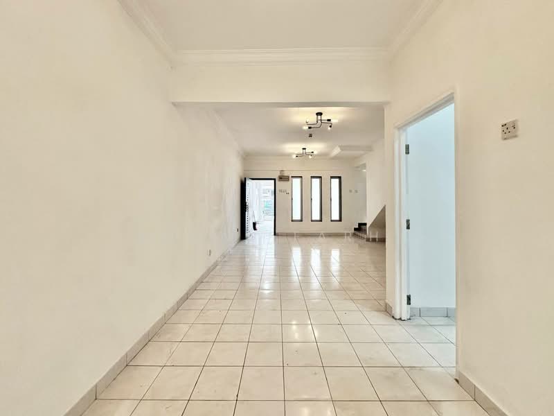 2-storey Terraced House for Sale in Pusat Bandar Putra Permai (Seri Kembangan) - Ahmad Farhi - PropertyGuru.com.my