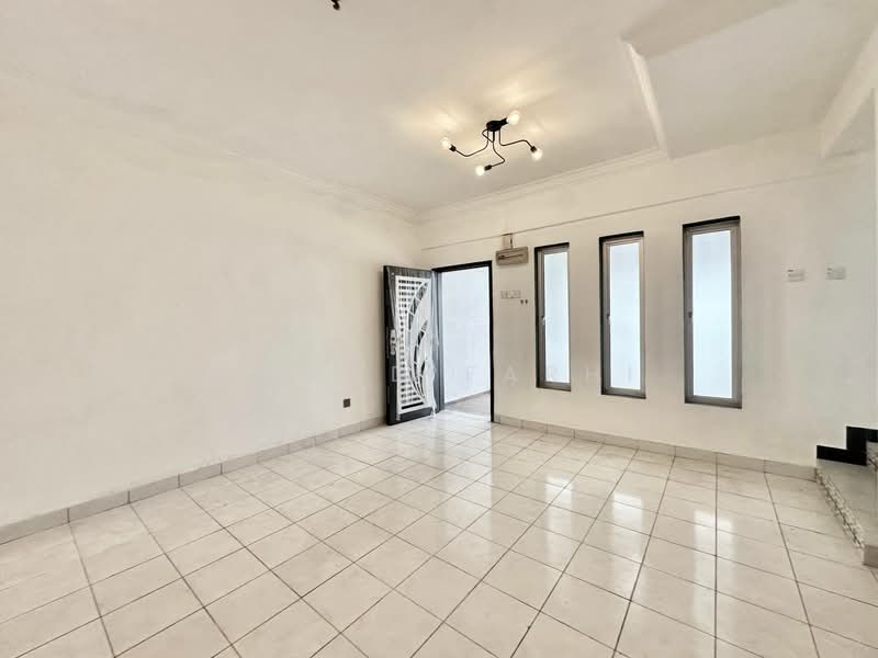 2-storey Terraced House for Sale in Pusat Bandar Putra Permai (Seri Kembangan) - Ahmad Farhi - PropertyGuru.com.my