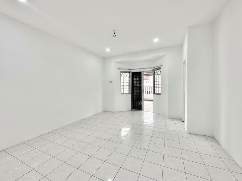 2-storey Terraced House for Sale in Pusat Bandar Putra Permai (Seri Kembangan) - Ahmad Farhi - PropertyGuru.com.my