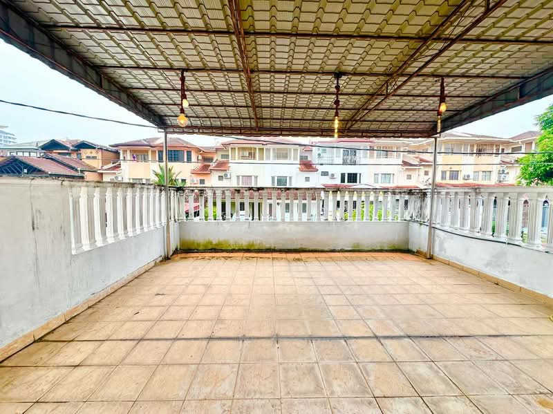 2-storey Terraced House for Sale in Pusat Bandar Putra Permai (Seri Kembangan) - Ahmad Farhi - PropertyGuru.com.my
